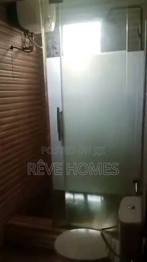 3bdrm Block of Flats in Soluyi for rent