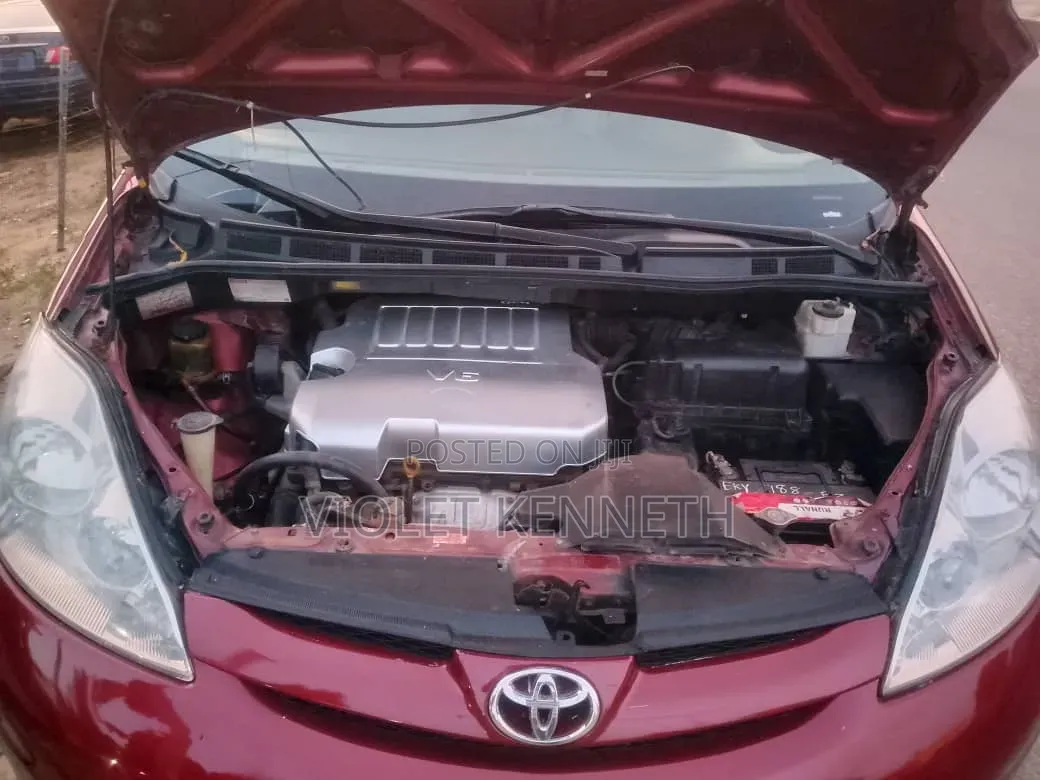 Toyota Sienna 2007 Red