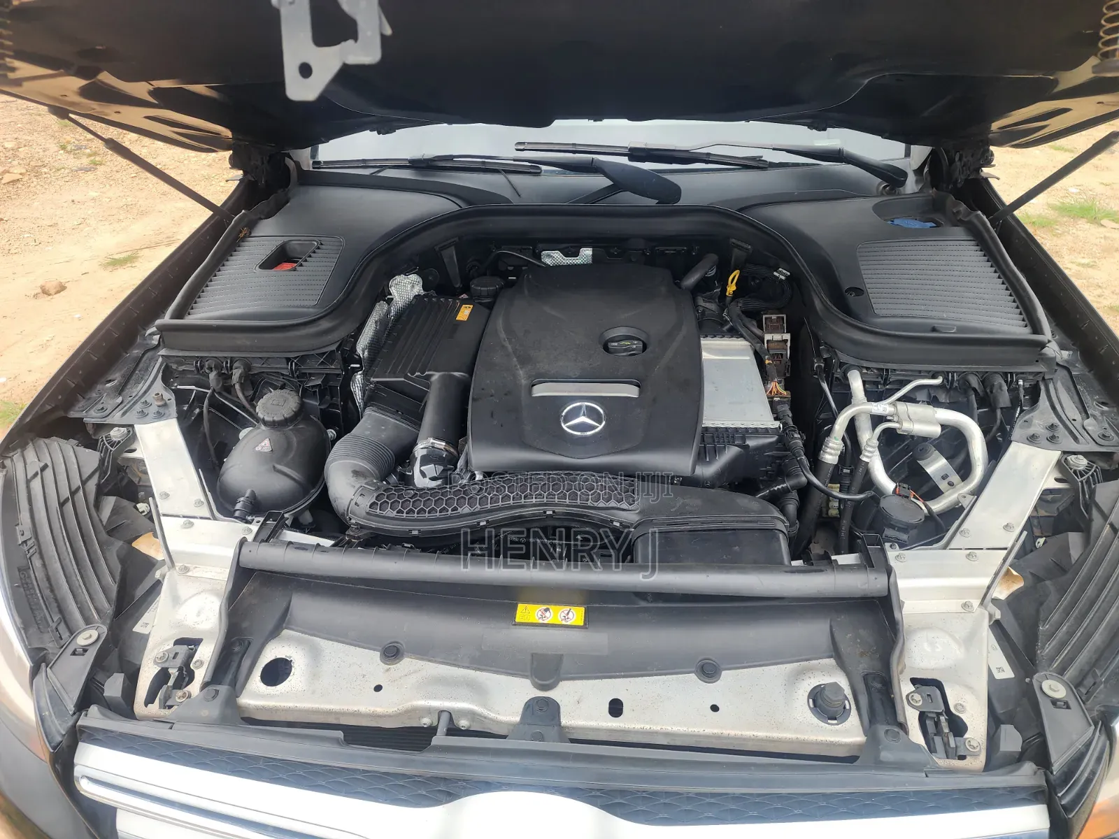 Mercedes-Benz 1117 2016 Black