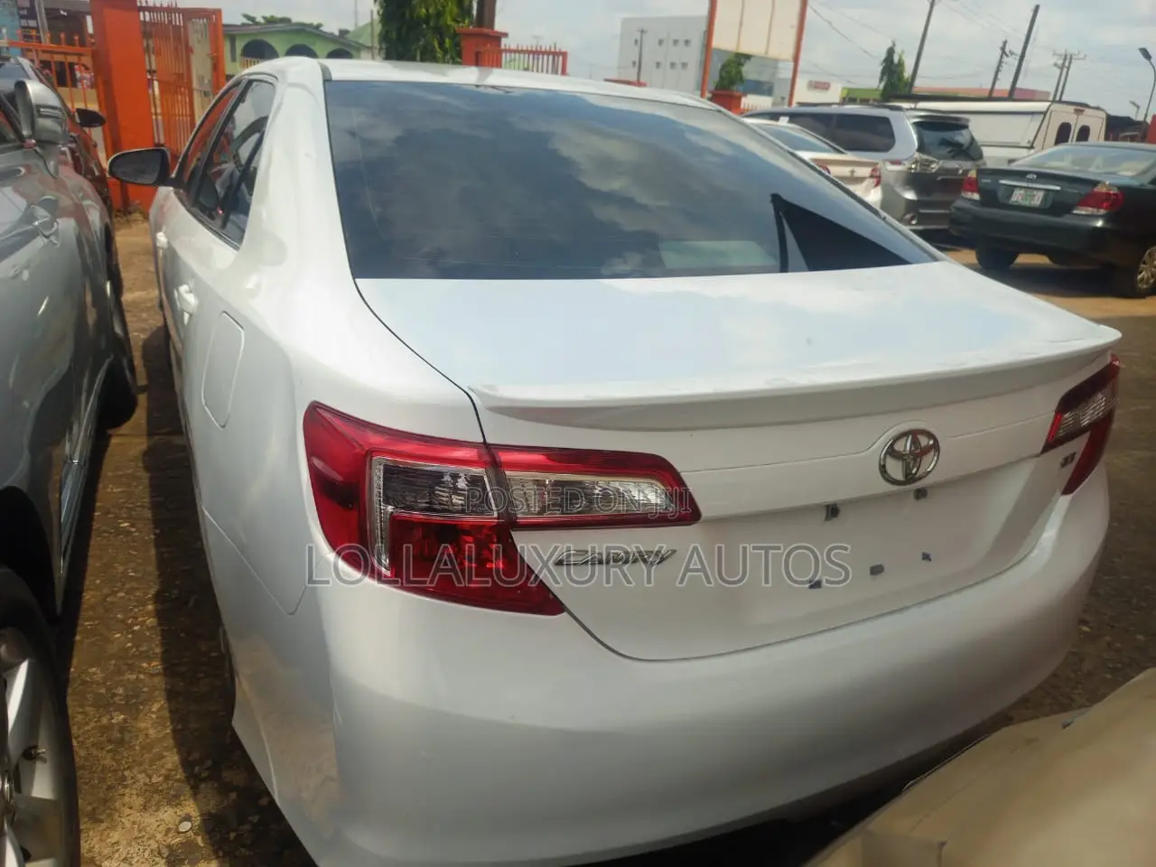 Toyota Camry SE 4dr Sedan (2.5L 4cyl 6A) 2014 White