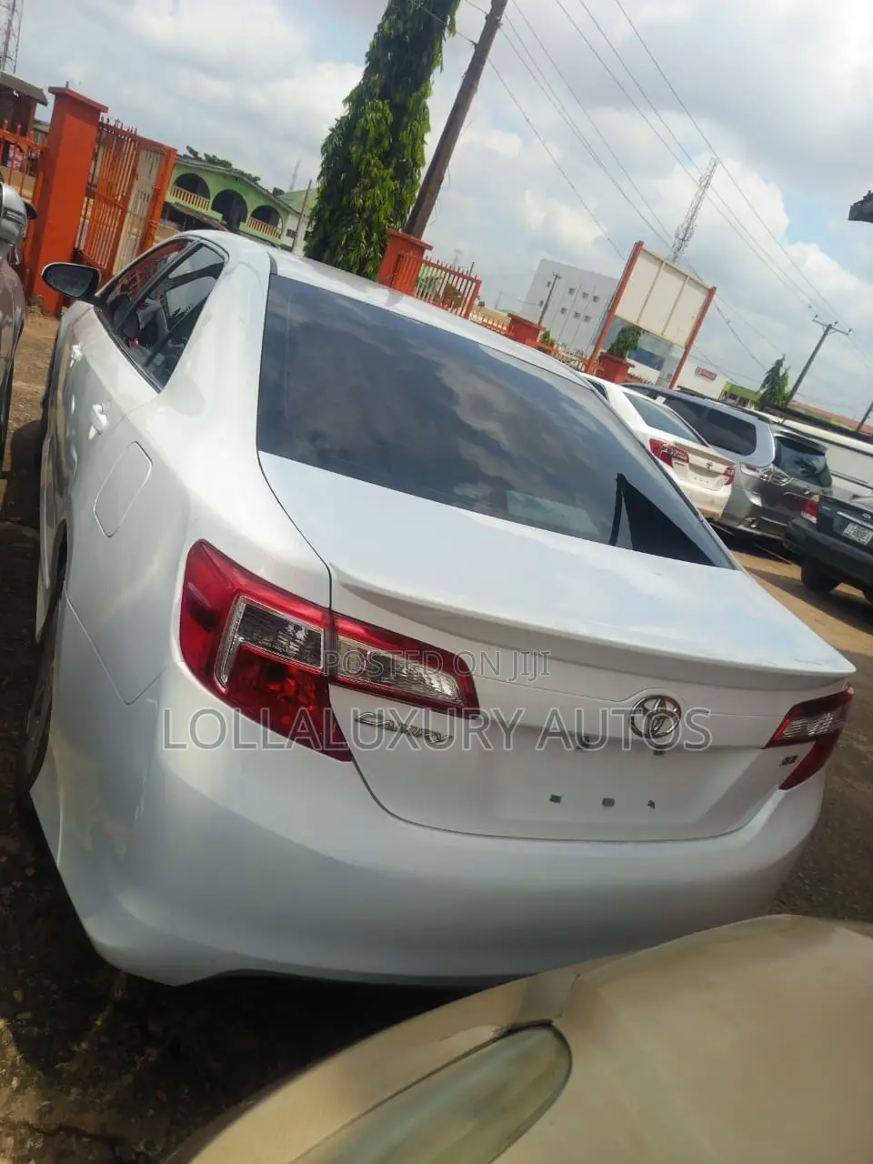 Toyota Camry SE 4dr Sedan (2.5L 4cyl 6A) 2014 White