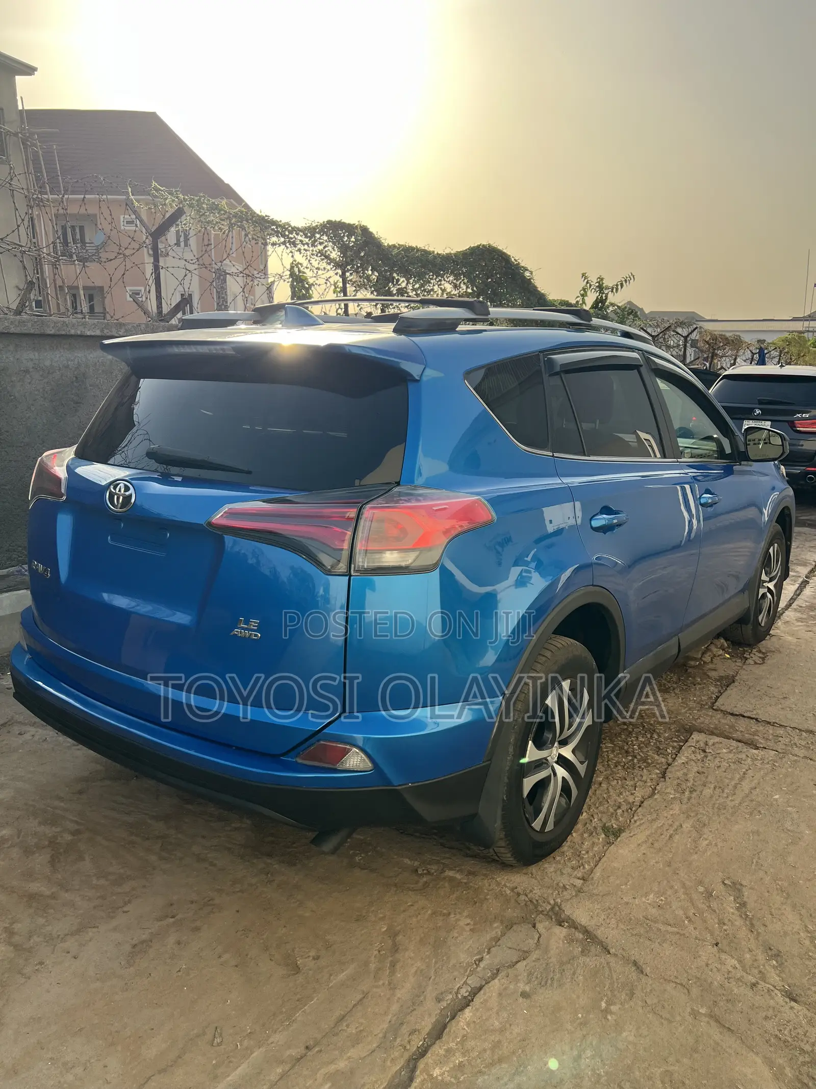 Toyota RAV4 LE AWD (2.5L 4cyl 6A) 2016 Blue
