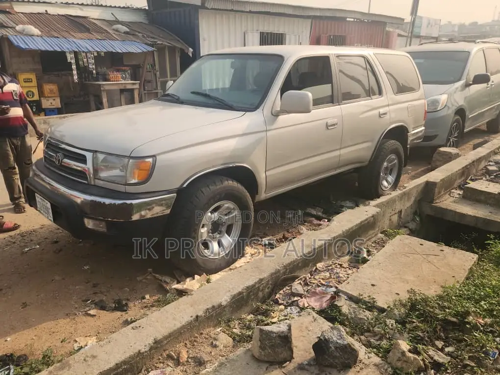Toyota 4-Runner 2002 Gold