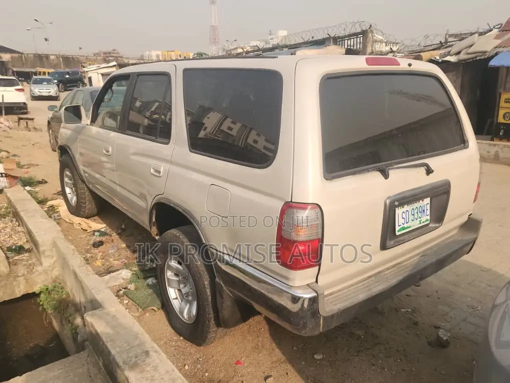 Toyota 4-Runner 2002 Gold