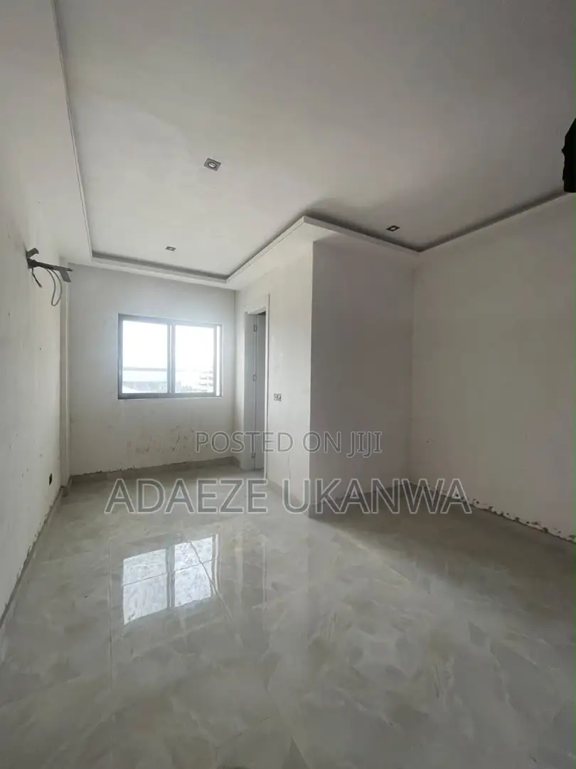 2bdrm Apartment in Lekki Phase 1 for sale