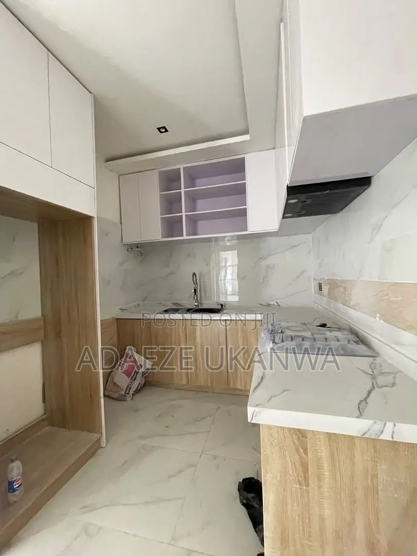 2bdrm Apartment in Lekki Phase 1 for sale