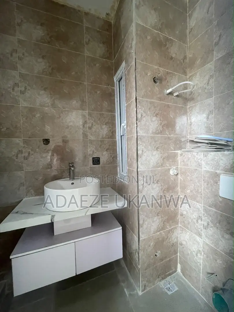 2bdrm Apartment in Lekki Phase 1 for sale