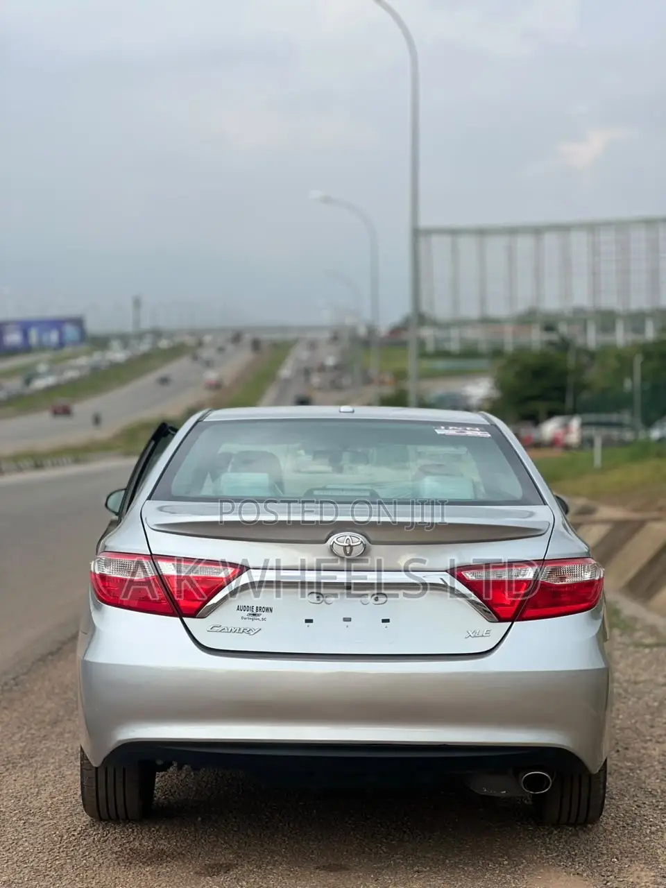 Toyota Camry XLE 4dr Sedan (2.5L 4cyl 6A) 2016 Silver