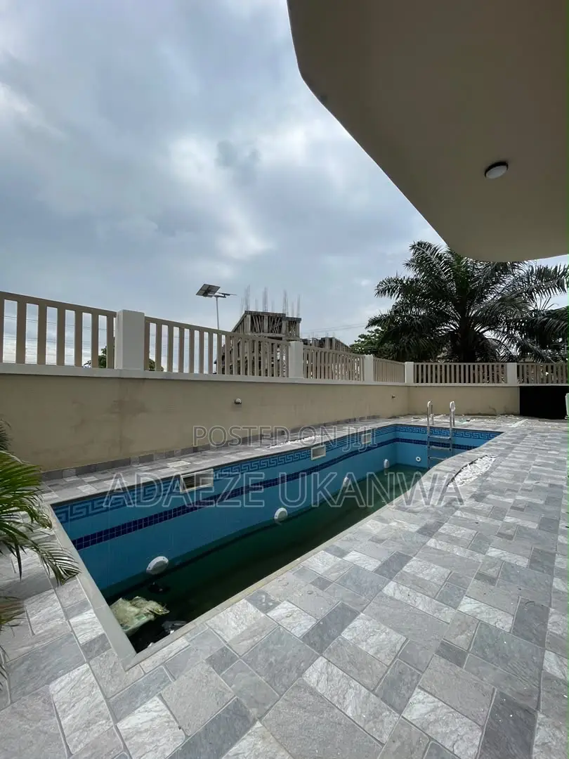 3bdrm Apartment in Lekki Phase 1 for sale