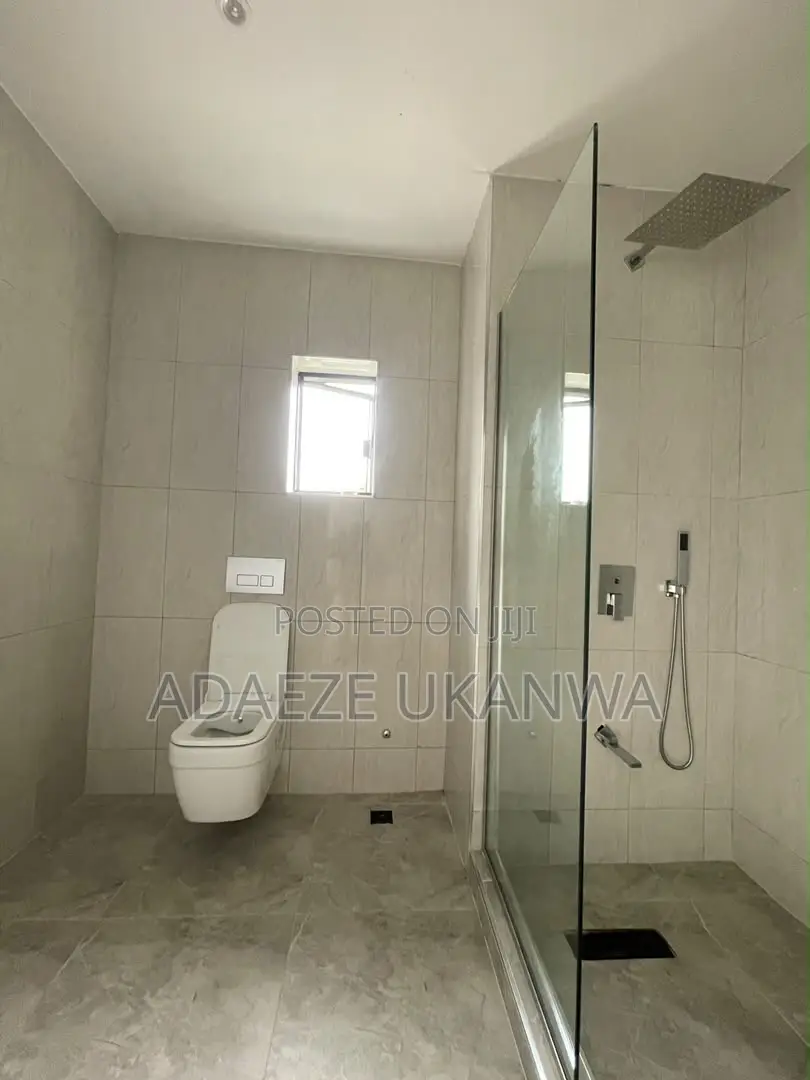 3bdrm Apartment in Lekki Phase 1 for sale
