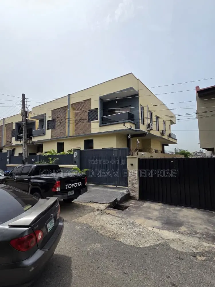 4bdrm Duplex in Maryland Estate for sale