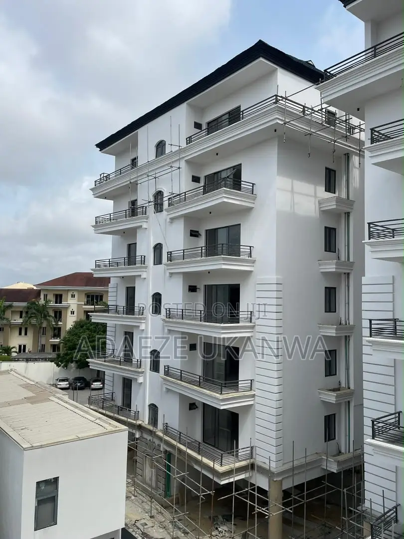 3bdrm Apartment in Lekki Phase 1 for sale