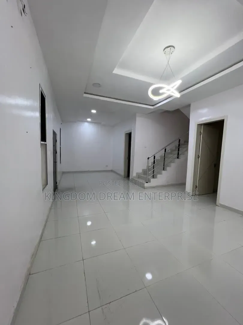 4bdrm Duplex in Maryland Estate for sale