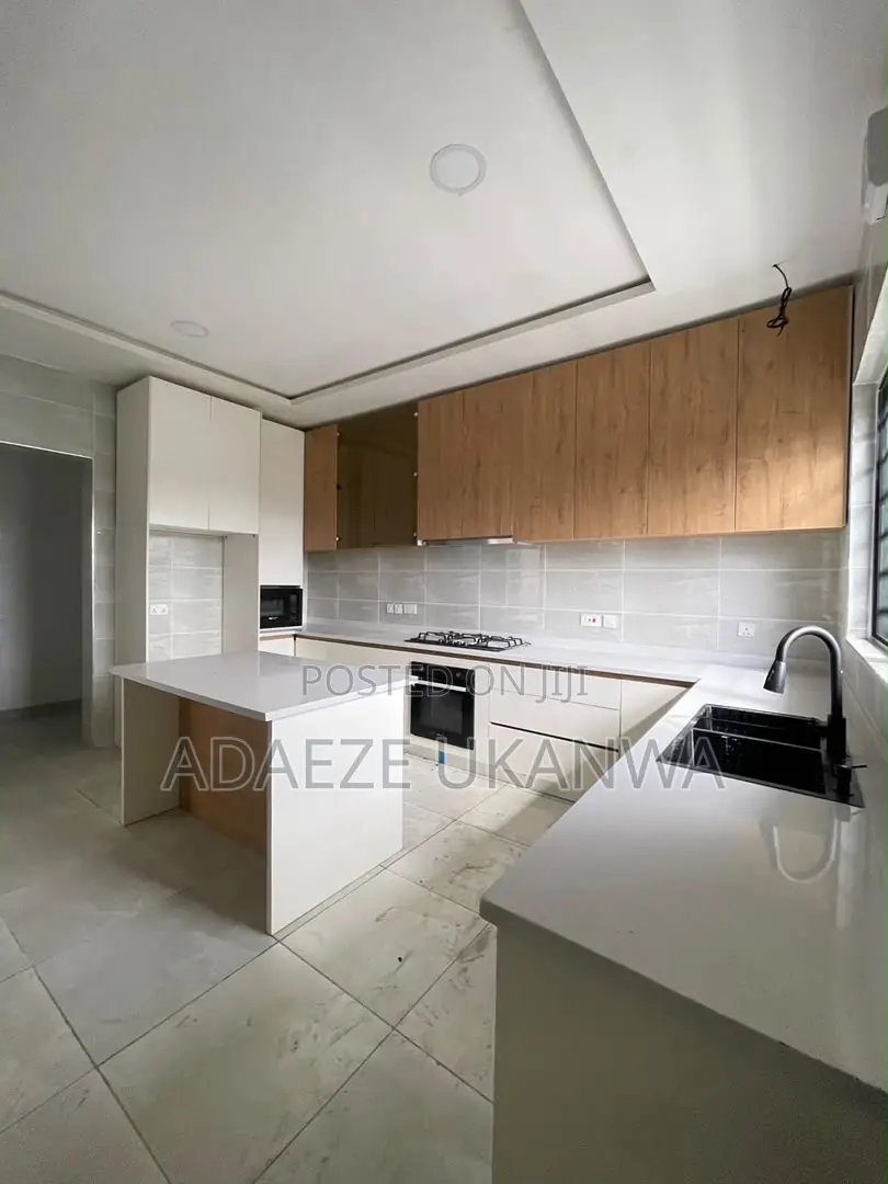 3bdrm Penthouse in Victoria Island Extension for sale