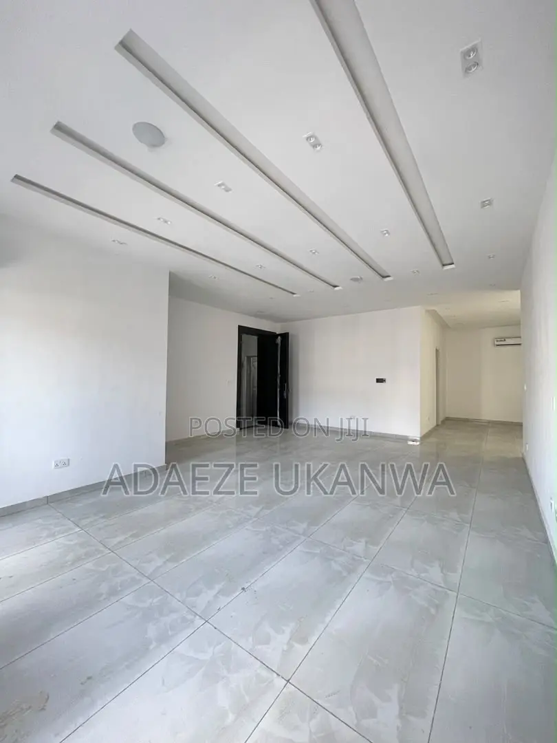 3bdrm Penthouse in Victoria Island Extension for sale