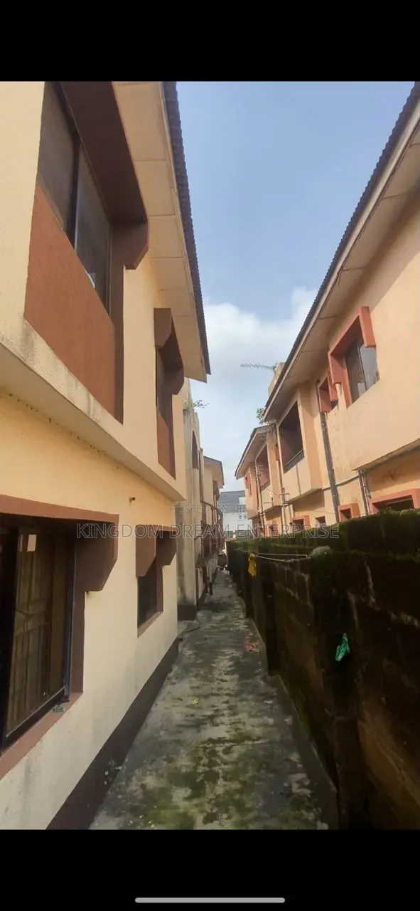3bdrm Block of Flats in Karaole Estate for sale