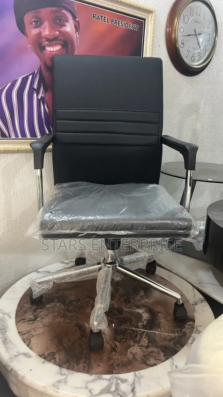 Swivel Chair / Modern Office Chair.