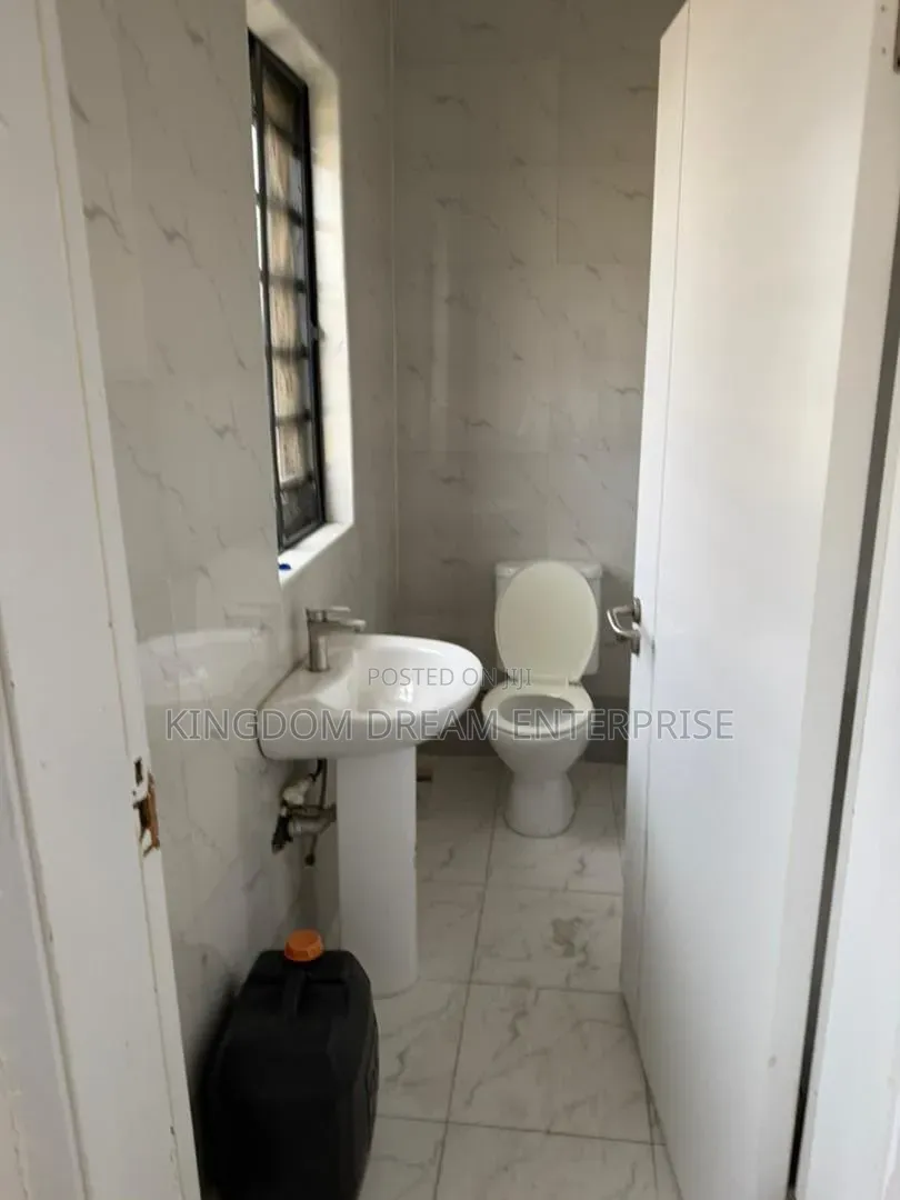 3bdrm Block of Flats in Karaole Estate for sale