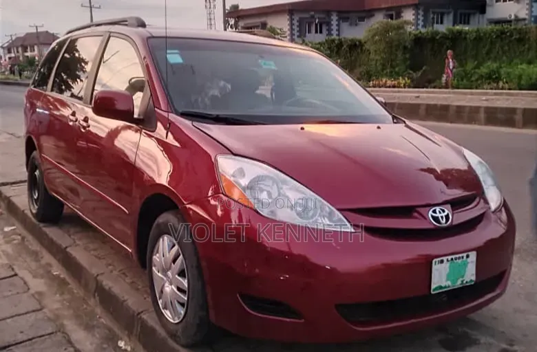 Toyota Sienna 2007 Red