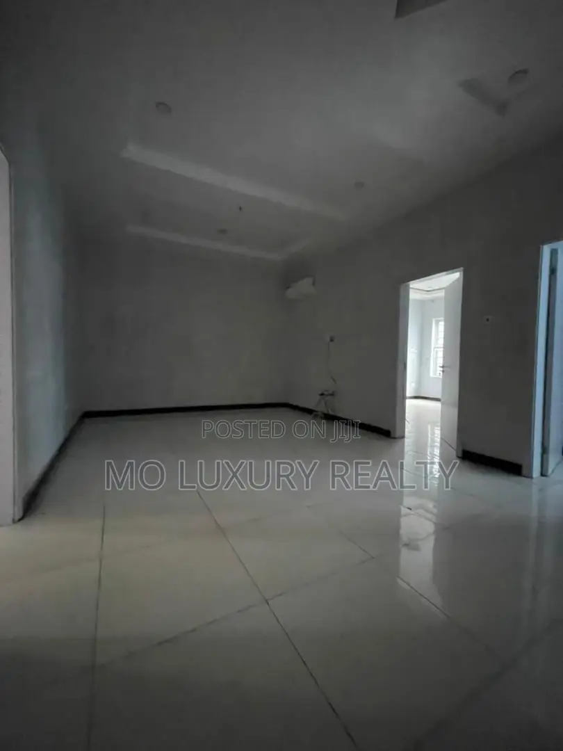 4bdrm Townhouse / Terrace in Lekki Phase 2 for rent