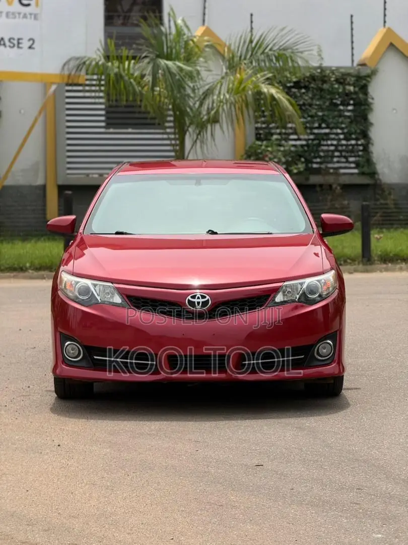 Toyota Camry SE 4dr Sedan w/Prod. End 11/13 (2.5L 4cyl 6A) 2014 Red