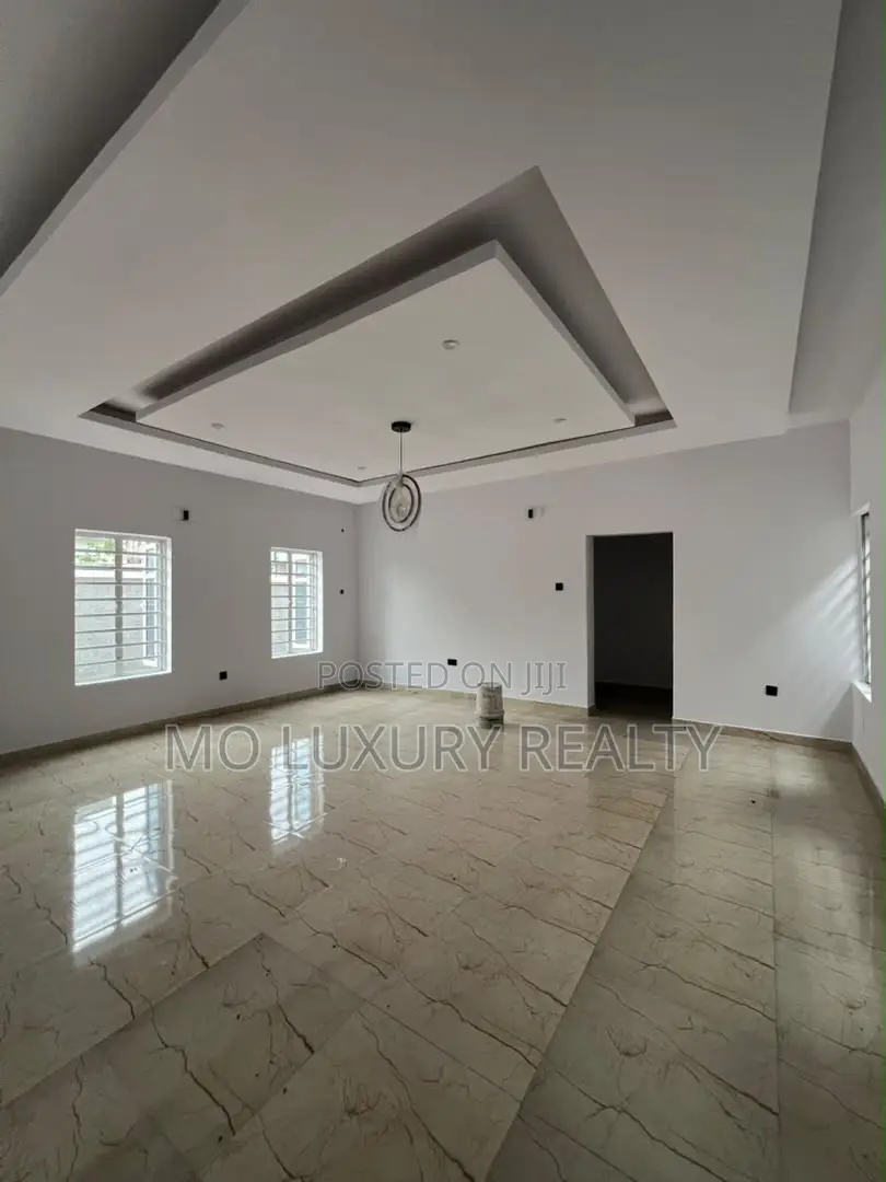 4bdrm Townhouse / Terrace in Lekki Phase 2 for rent