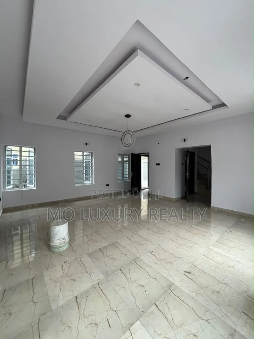 4bdrm Townhouse / Terrace in Lekki Phase 2 for rent
