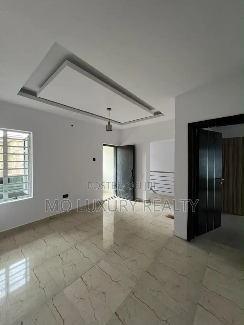 4bdrm Townhouse / Terrace in Lekki Phase 2 for rent