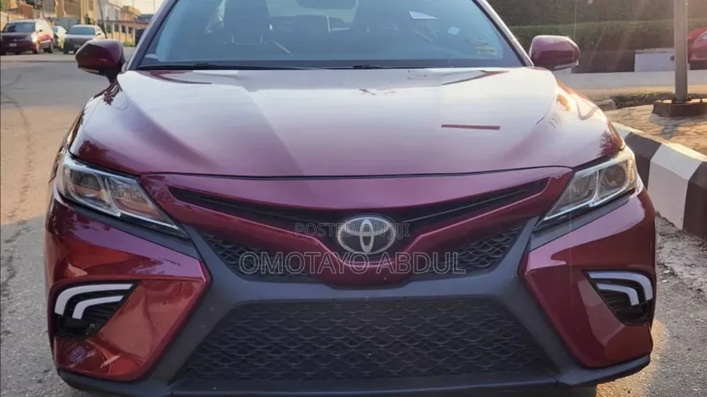 Toyota Camry SE FWD (2.5L 4cyl 8AM) 2018 Red
