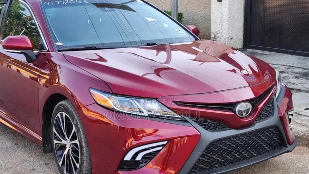 Toyota Camry SE FWD (2.5L 4cyl 8AM) 2018 Red