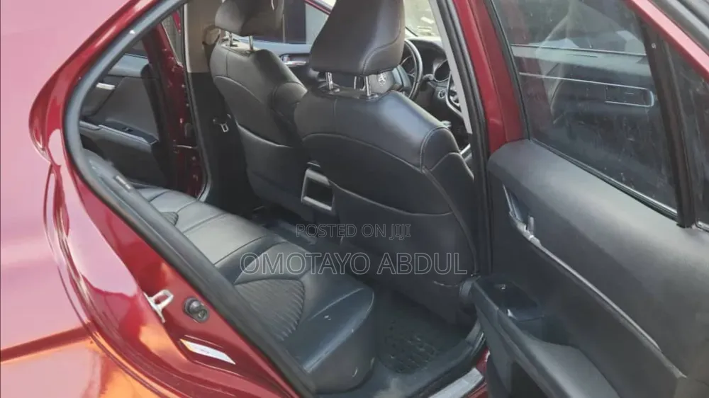 Toyota Camry SE FWD (2.5L 4cyl 8AM) 2018 Red