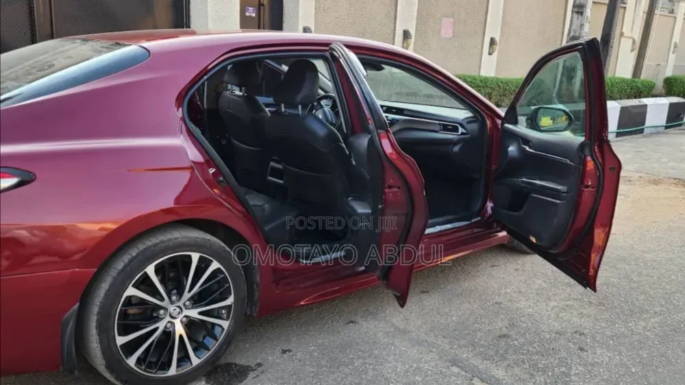 Toyota Camry SE FWD (2.5L 4cyl 8AM) 2018 Red