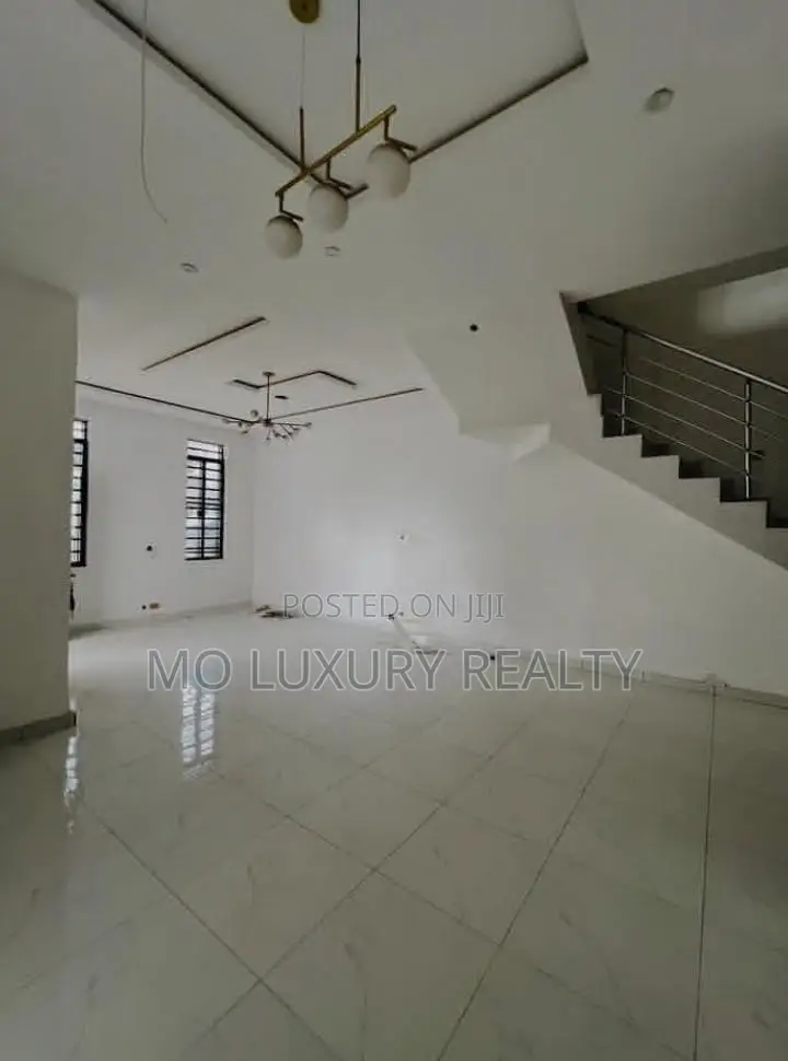 4bdrm Townhouse / Terrace in Chevron for rent