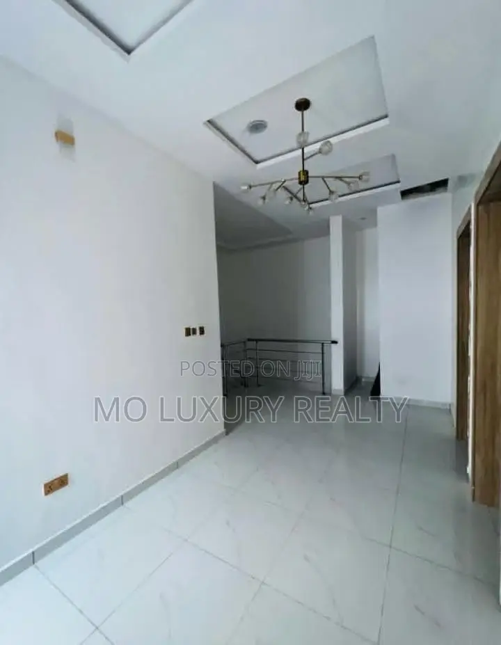 4bdrm Townhouse / Terrace in Chevron for rent