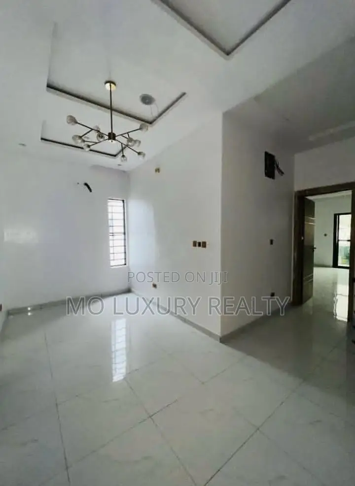 4bdrm Townhouse / Terrace in Chevron for rent