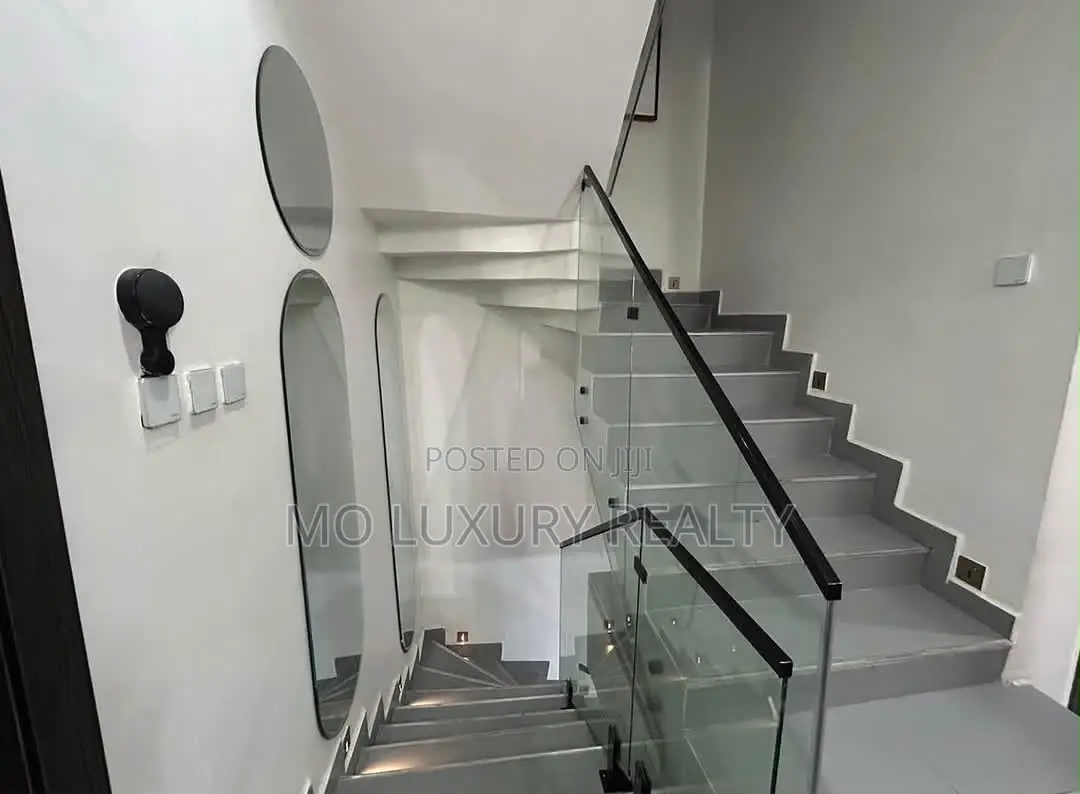 Furnished 4bdrm Townhouse / Terrace in Lekki Phase 1 for rent