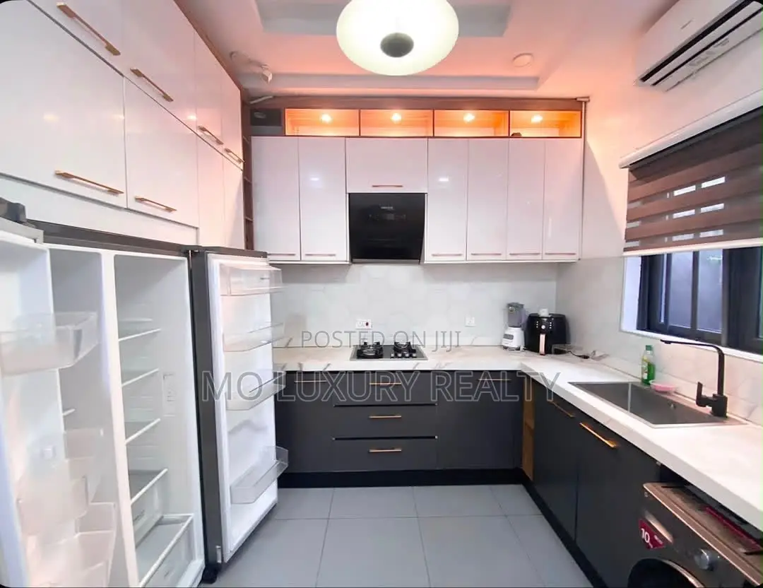 Furnished 4bdrm Townhouse / Terrace in Lekki Phase 1 for rent