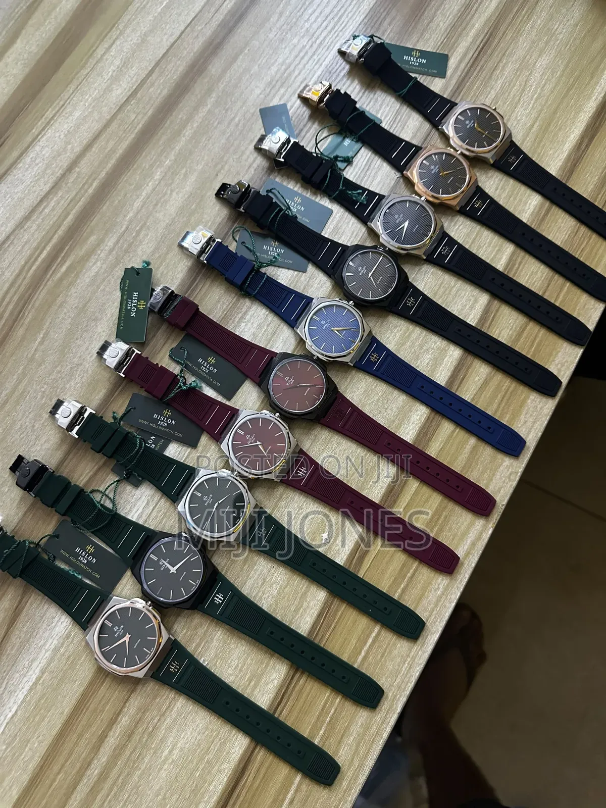 "Hislon Cl127 - Sporty Rubber Strap Watch"
