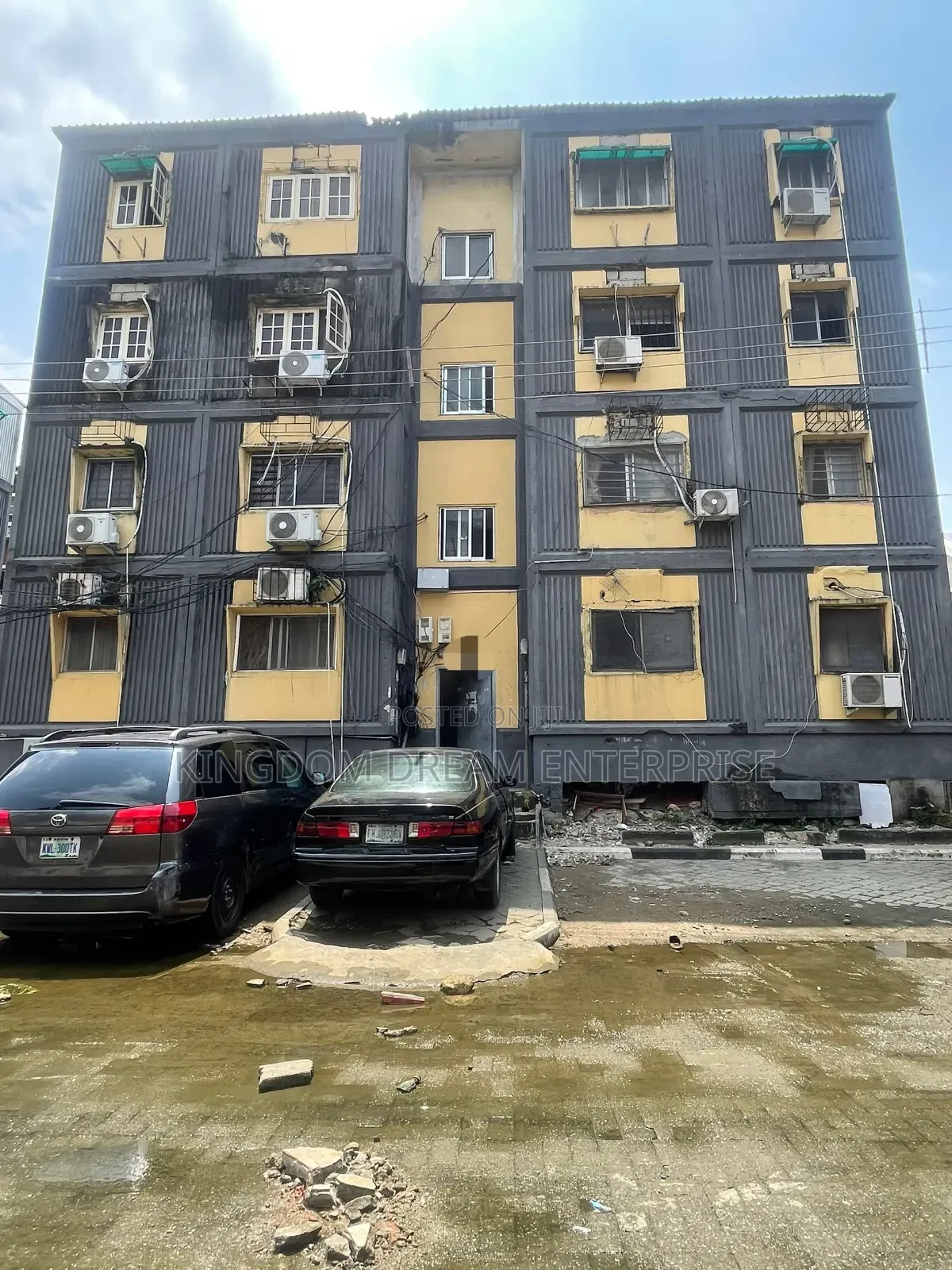 3bdrm Apartment in Dolphin Estate Ikoyi for sale