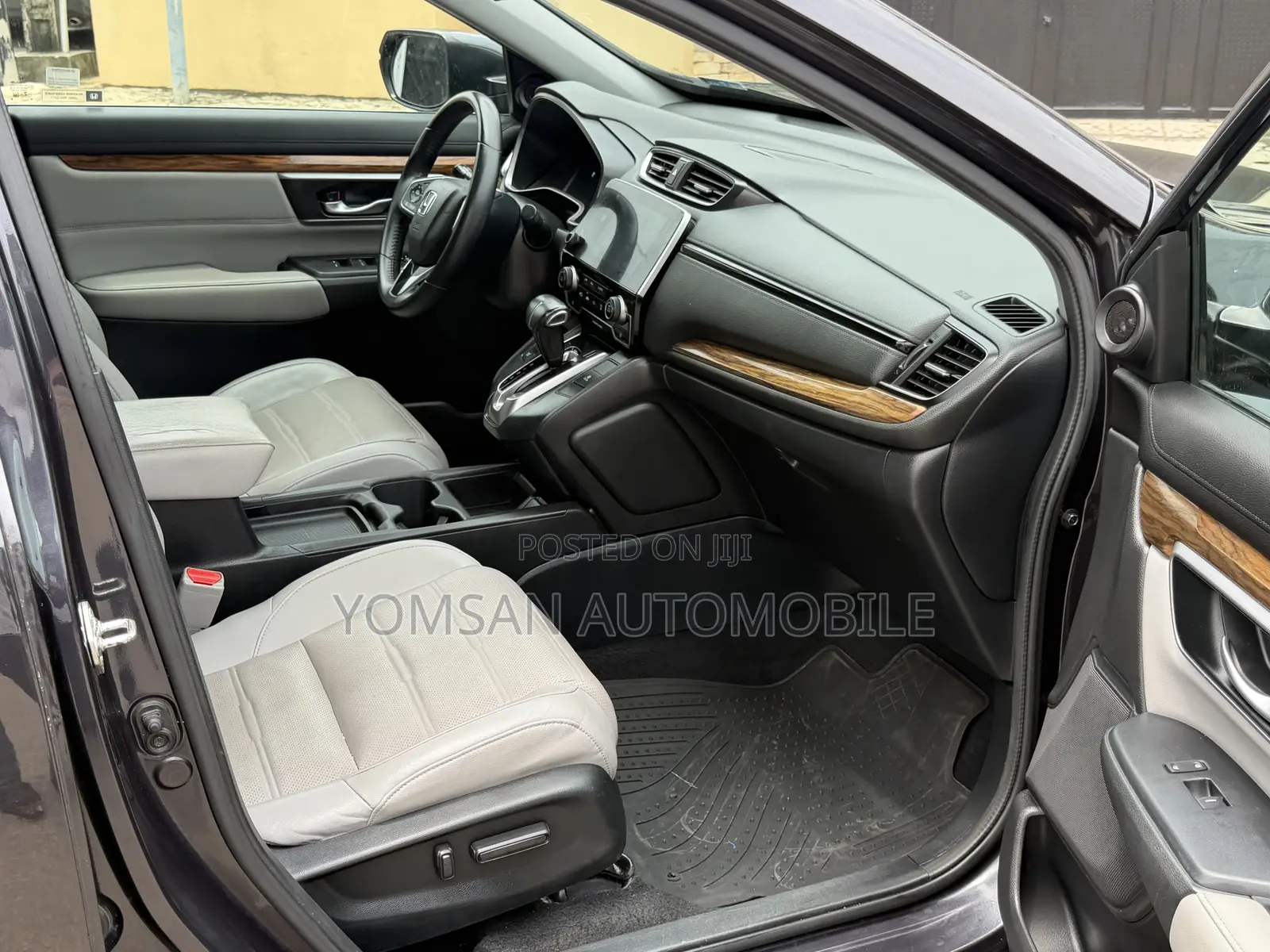 Honda CR-V Touring 4dr SUV AWD (1.5L 4cyl CVT) 2017 Gray