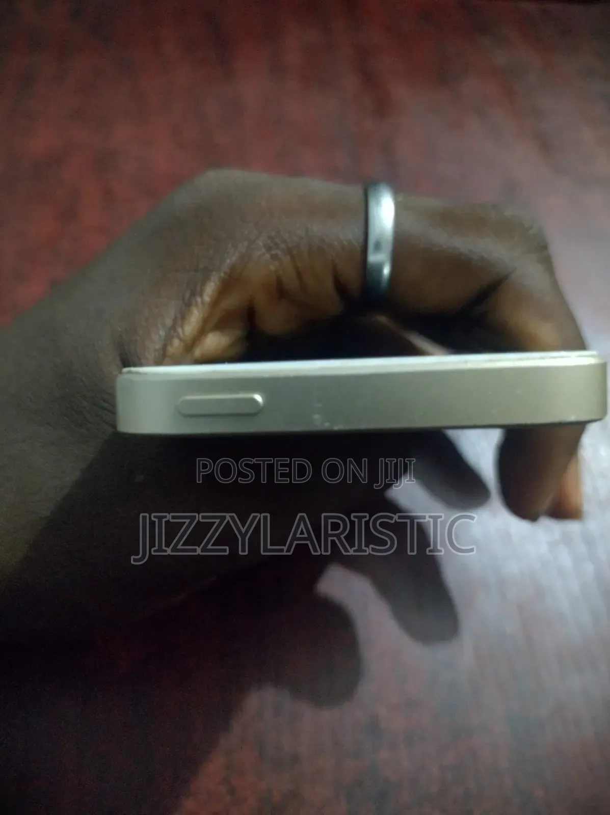 Apple iPhone SE 64 GB Gold