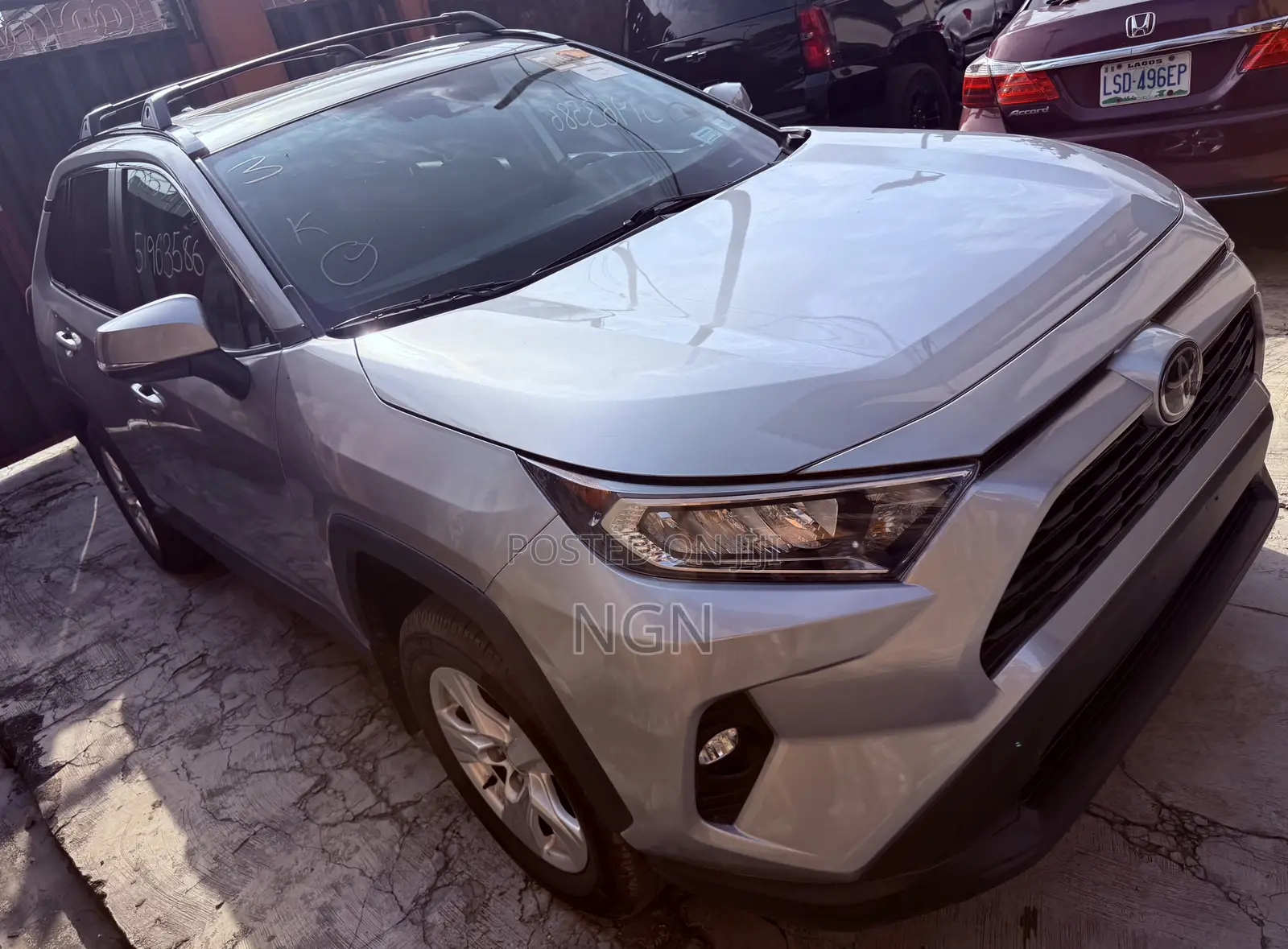 Toyota RAV4 XLE 2021 Silver