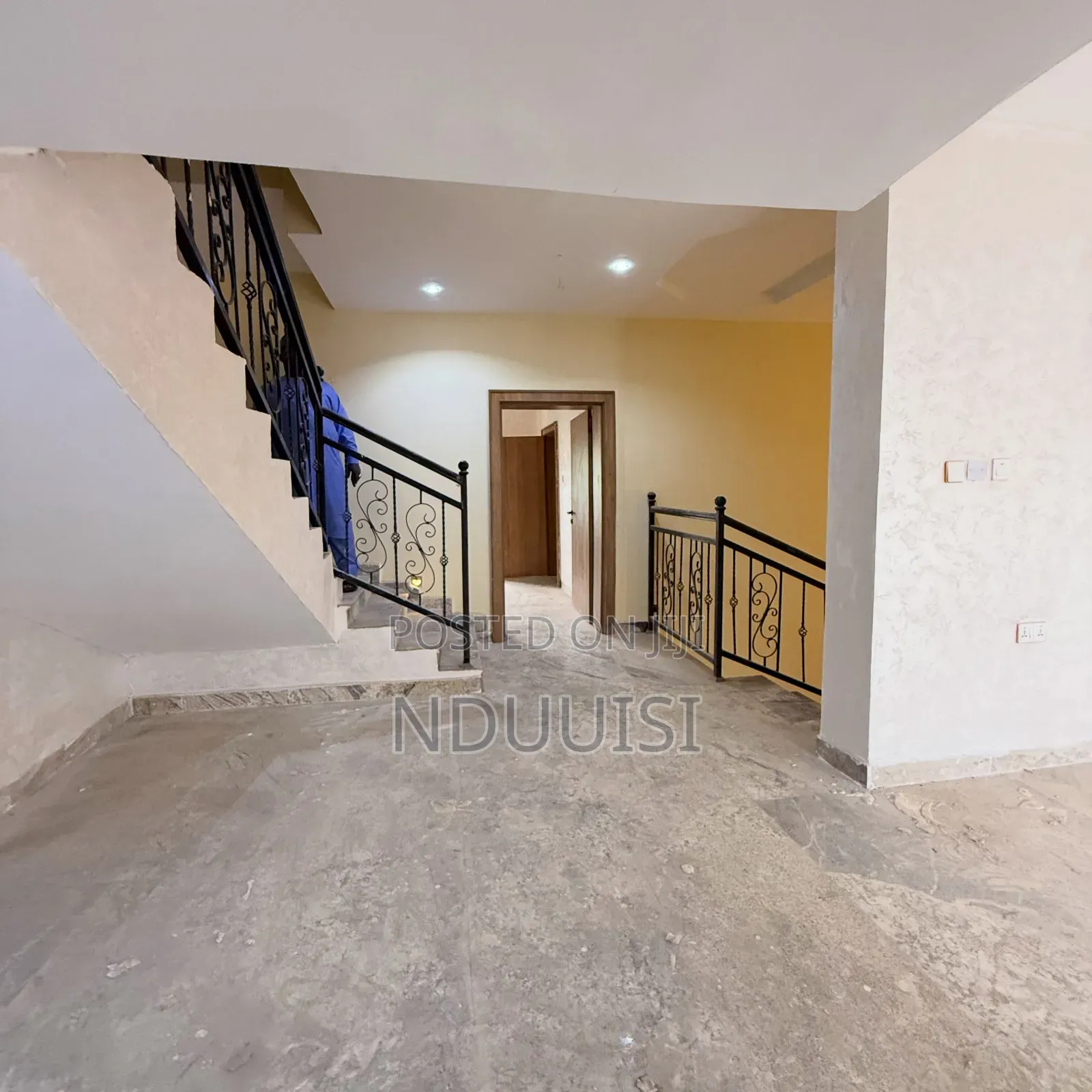 5bdrm Townhouse/Terrace in Guzape District for sale
