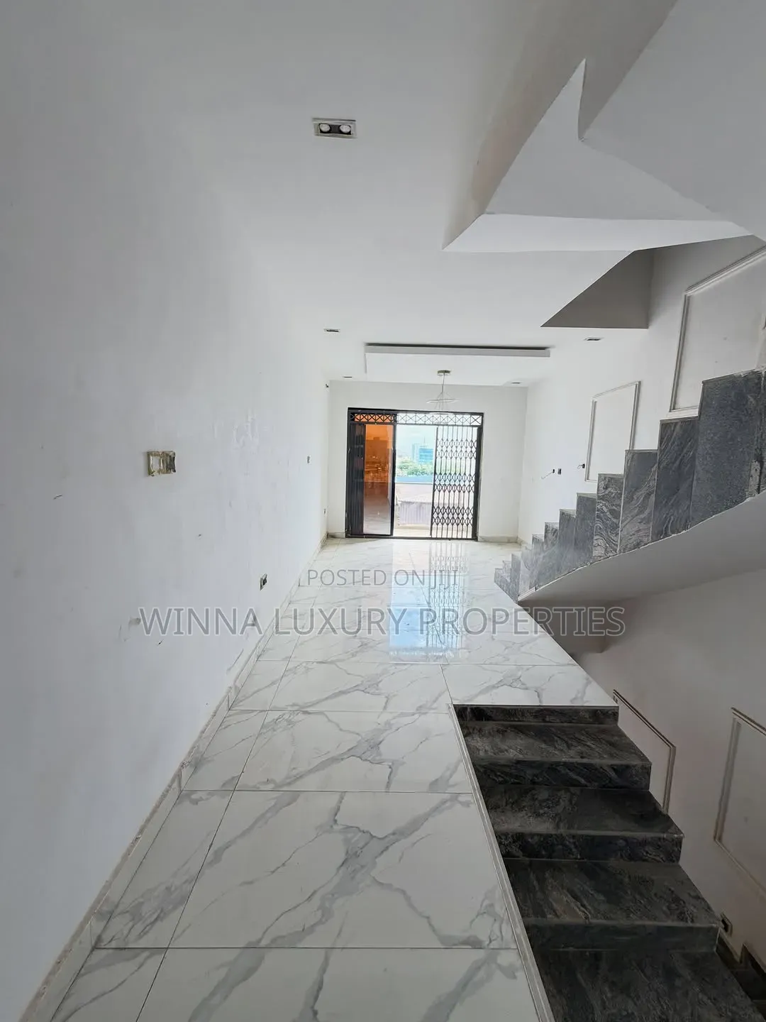 5bdrm Duplex in Jahi Main for rent