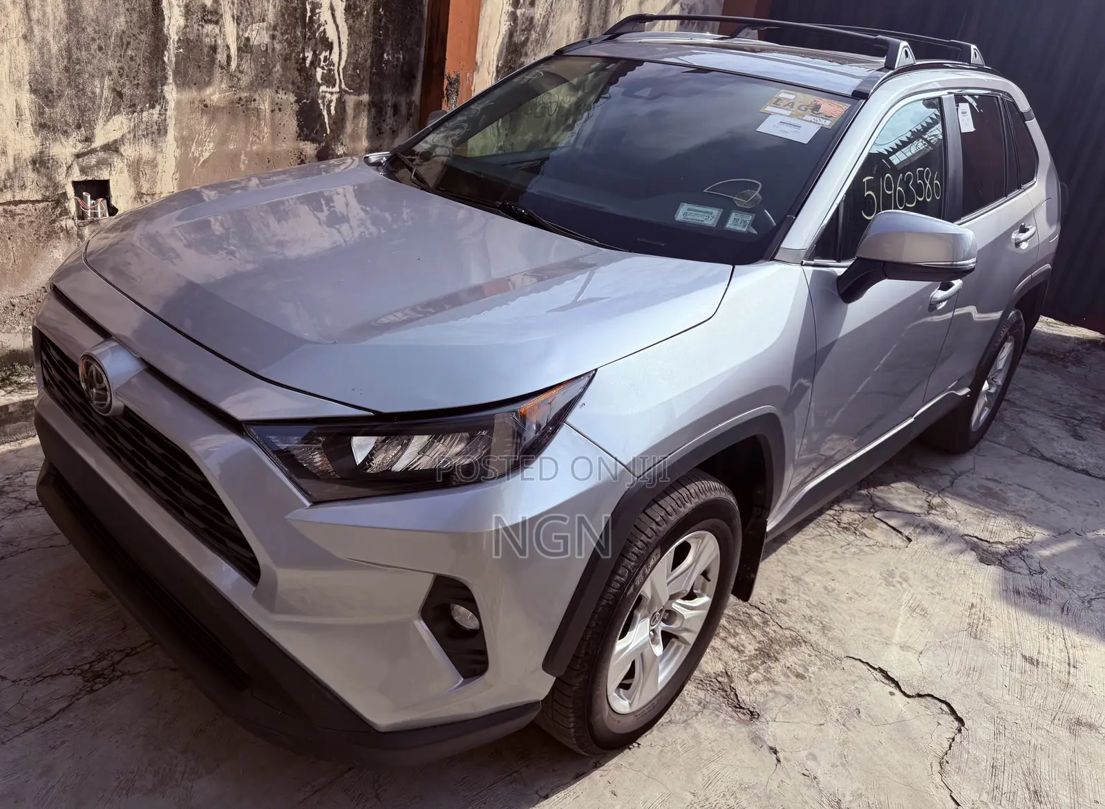 Toyota RAV4 XLE 2021 Silver