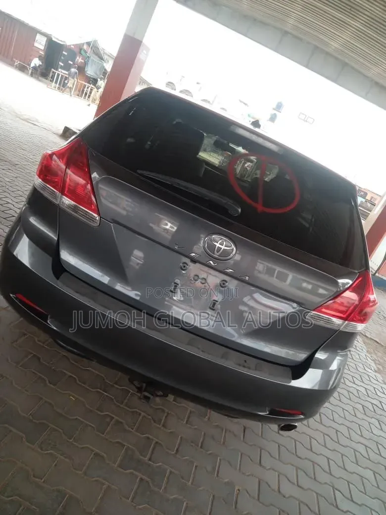Toyota Venza LE 2010 Gray