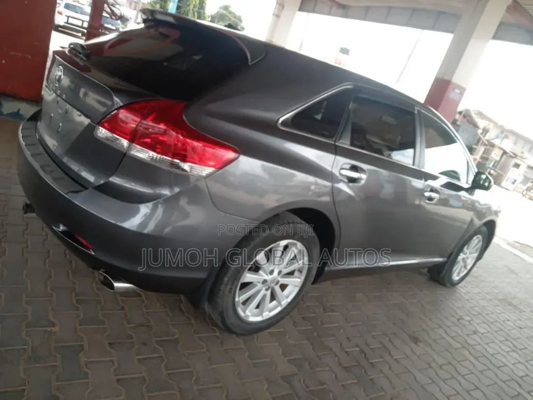 Toyota Venza LE 2010 Gray