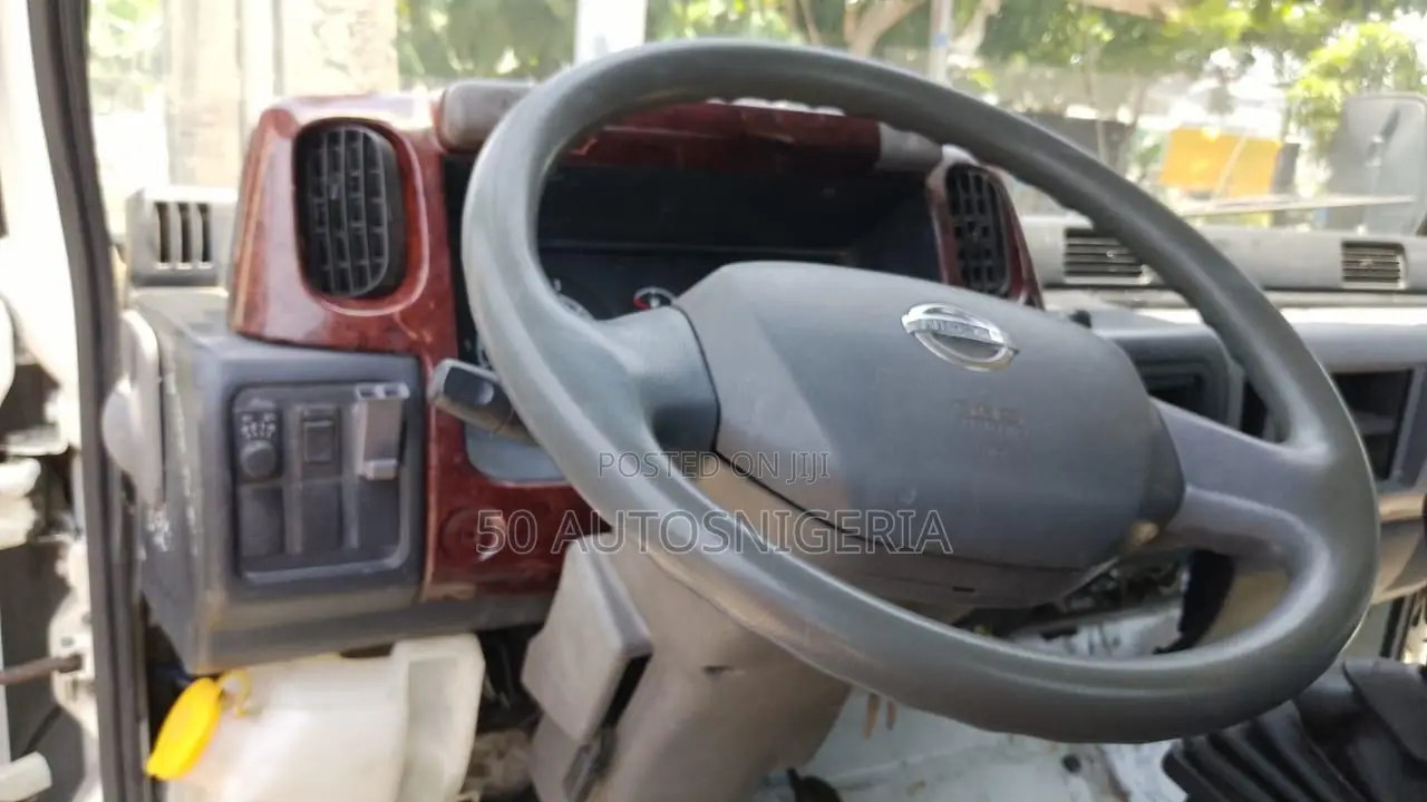 Mini Nissan Truck