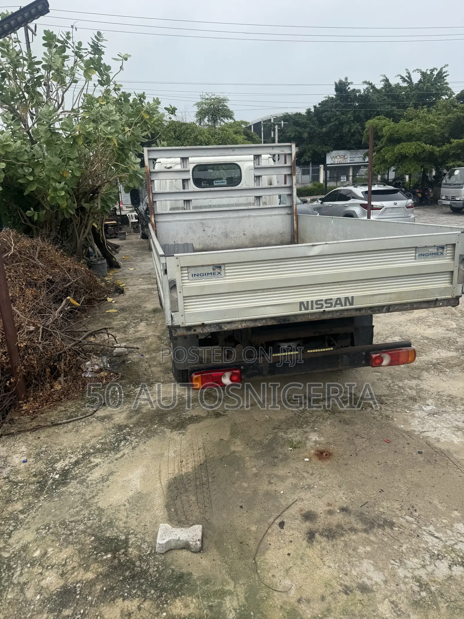 Mini Nissan Truck
