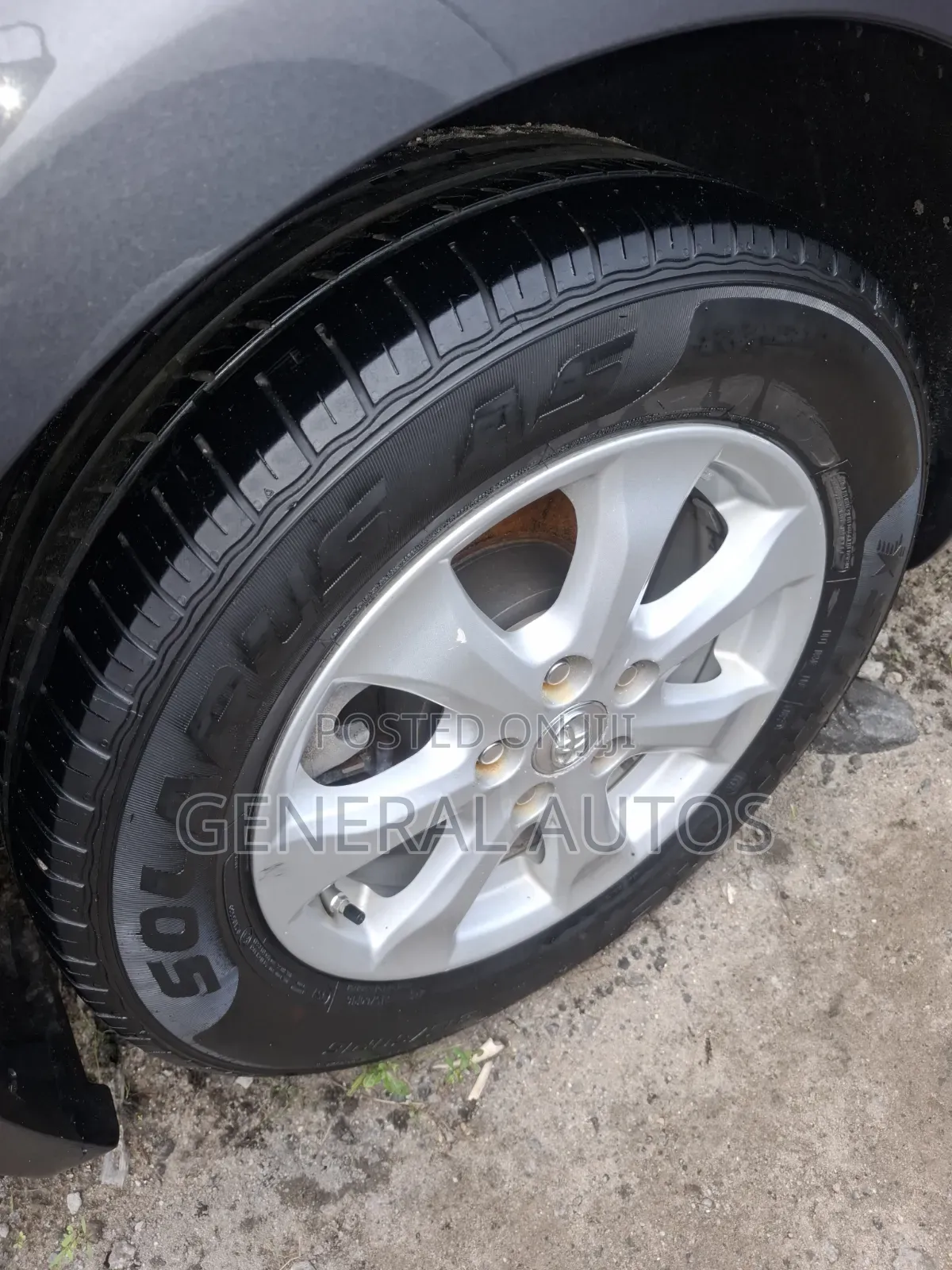 Toyota Camry LE 4dr Sedan (2.5L 4cyl 6A) 2011 Gray